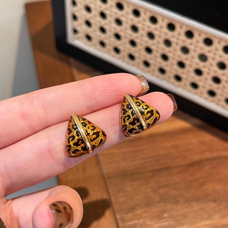 

Electroplated silver needle coffee color dripping oil square leopard print stud earrings niche design earrings European and American temperament