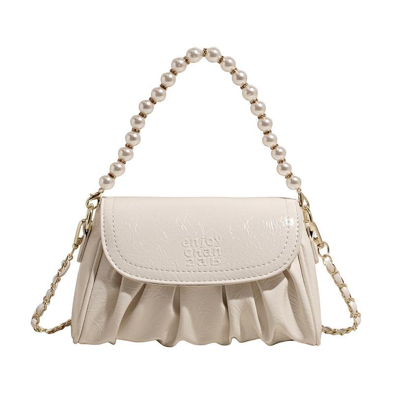 Clutch aus PU-Leder mit Kettenverzierung und Perlenapplikationen – das perfekte Accessoire für jeden Tag