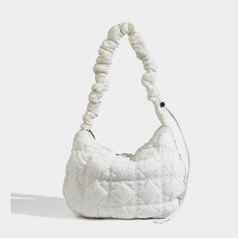 

Корейская версия нишевой объемной сумки повседневного плиссированного дизайна, портативная сумка-облако, модная иностранная универсальная сумка на одно плечо подмышкой