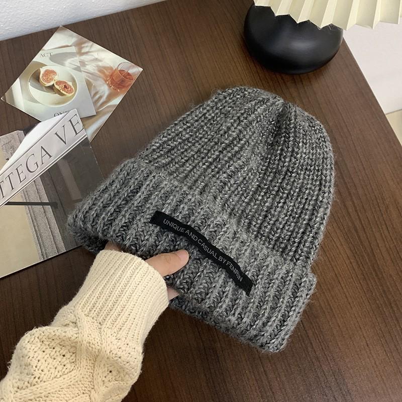Versatile Wool Hat: Large Circumference, Warm Knitted Winter Hat for Men & Women – Offers Cold Protection and Slimming Effect.