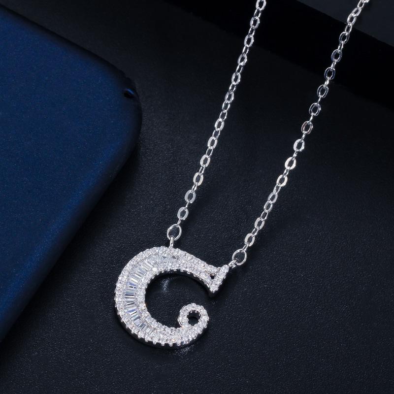 Wife'S Romantic Trip With 26 English Letters Collarbone Chain Pendant, Slightly Inlaid Zircon-Plated Platinum Necklace