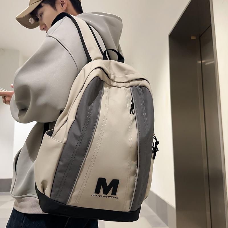 Dziewczynki ze szkoły podstawowej  Chłopcy z gimnazjum  Kontrastowe plecaki  Plecaki  Modne