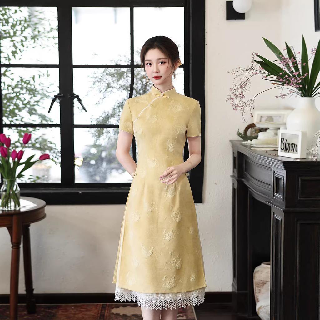 Milk yellow bottom dark pattern jacquard short-sleeved cheongsam new Chinese style gentle and elegant style improved A-shaped pendulum lace daily