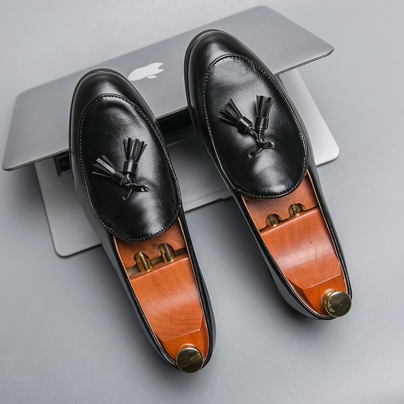 Duże męskie buty skórzane z frędzlami męskie rozmiar 38-46 męskie brytyjskie biznesowe eleganckie jednoprzyszywane mokasyny męskie