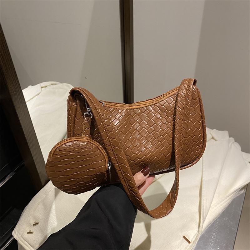 Niche woven bag women's spring popular crossbody bag foreign style fashionable and elegant one-shoulder underarm bag