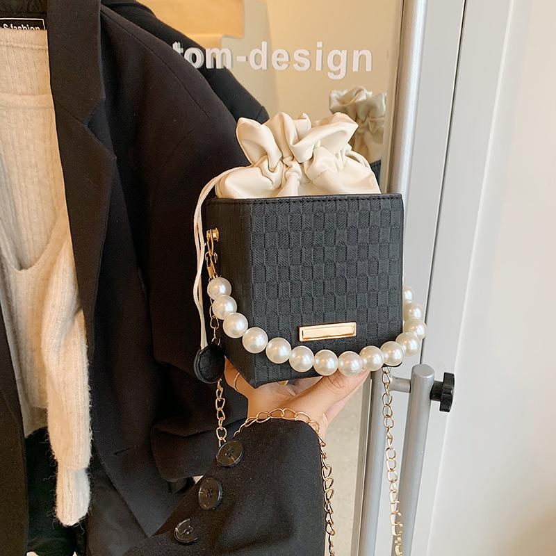 Simple casual shoulder messenger bag, simple bucket bag, women's new fresh and fashionable casual simple handbag