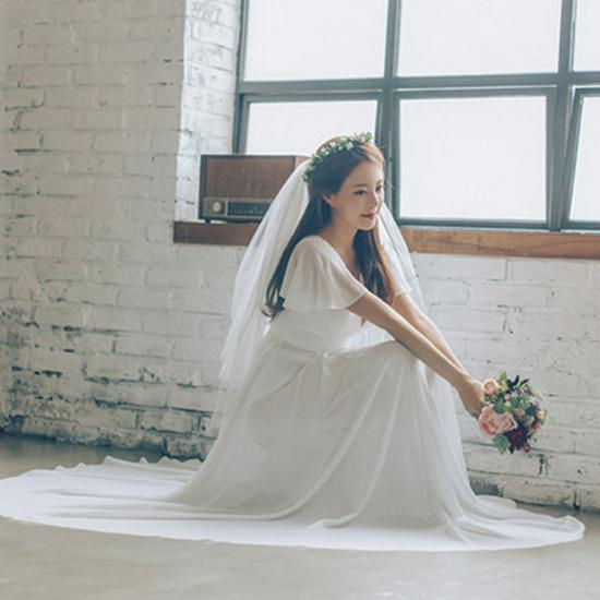 Plus Size Chiffon Light Wedding Dress with Short Sleeves - Perfect for Outdoor Weddings, Travel Photography, Banquets, and Evening Events with Veil