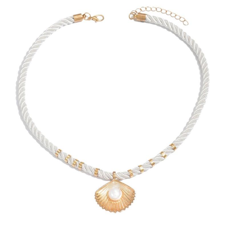 Pearl shell necklace, fashion hot-selling vacation style pendant, niche high-end personalized knot necklace.
