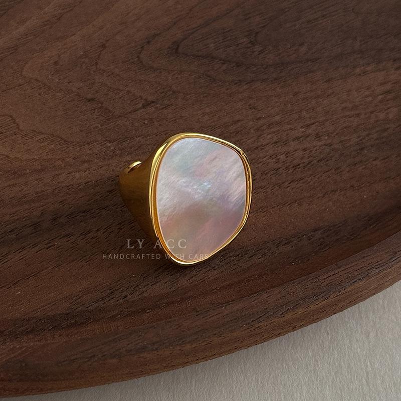 Natural Texture Fritillary Round Index Finger Ring Shell Light Luxury Ring Niche Design High Fashion Personality Versatile