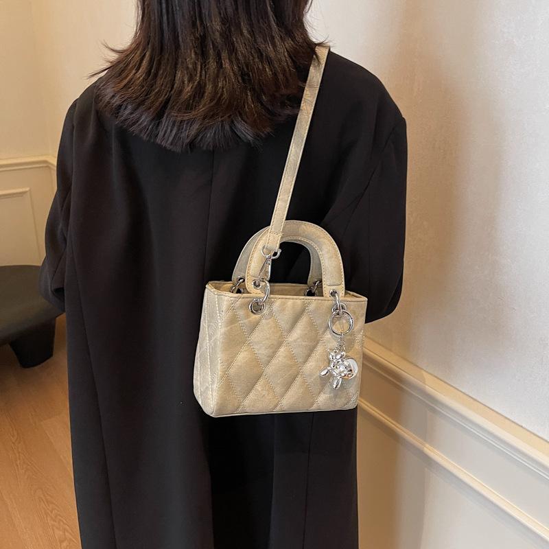 Niche Light Luxury Bag New High-end Shoulder Messenger Bag Portable Princess Diana Bag