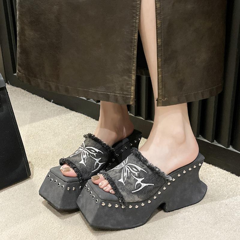 Fashion 2025 New Summer Women's Gothic Thick-soled Slippers Denim Fashion Metal Design Fashion Rivet Slip-on Punk Sandals Women Slippers