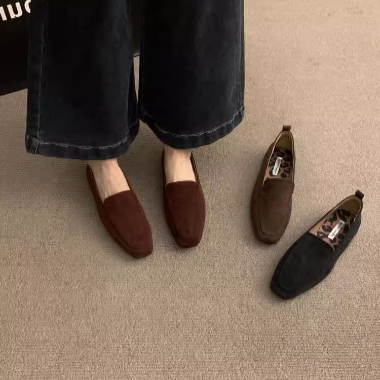 Nuove loafer basse a testa quadrata retrò autunno inverno 2025 versione coreana da donna in camoscio a pedale singolo scarpe Doudou pigre
