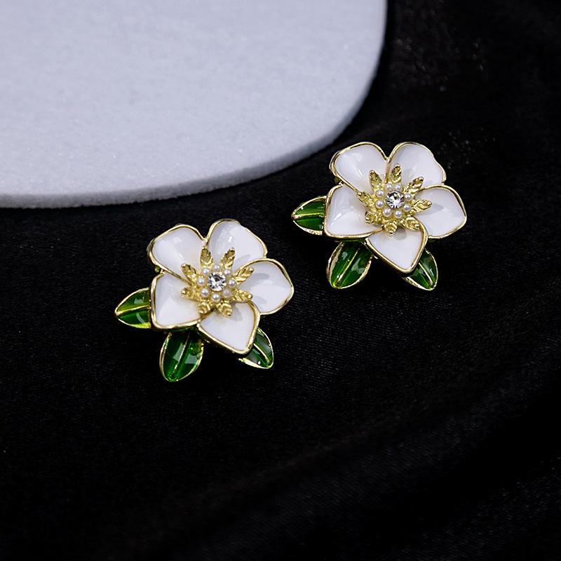 Summer Fresh Camellia Stud Earrings, Green Small Oil Dripping Leaf Flower Earrings, Diamond Stamen Earrings