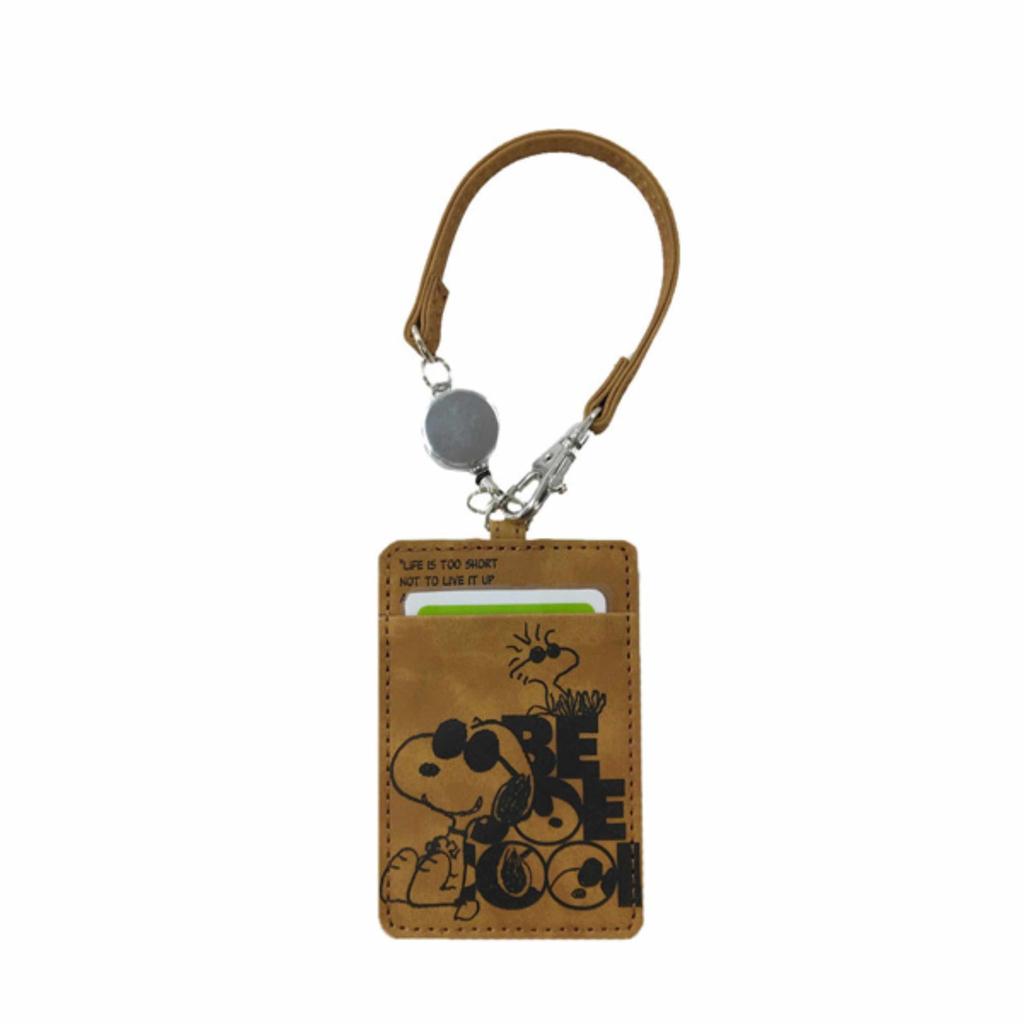 SNOOPY Passhülle mit Rollband, Stilvolles Kunstleder, Niedliches Prägemuster, Joe Cool Braun, IC-Kartenhülle