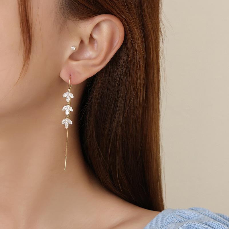 Long Zircon Tassel Maple Leaf Earrings With A High-end Feel, Light Luxury Earrings
