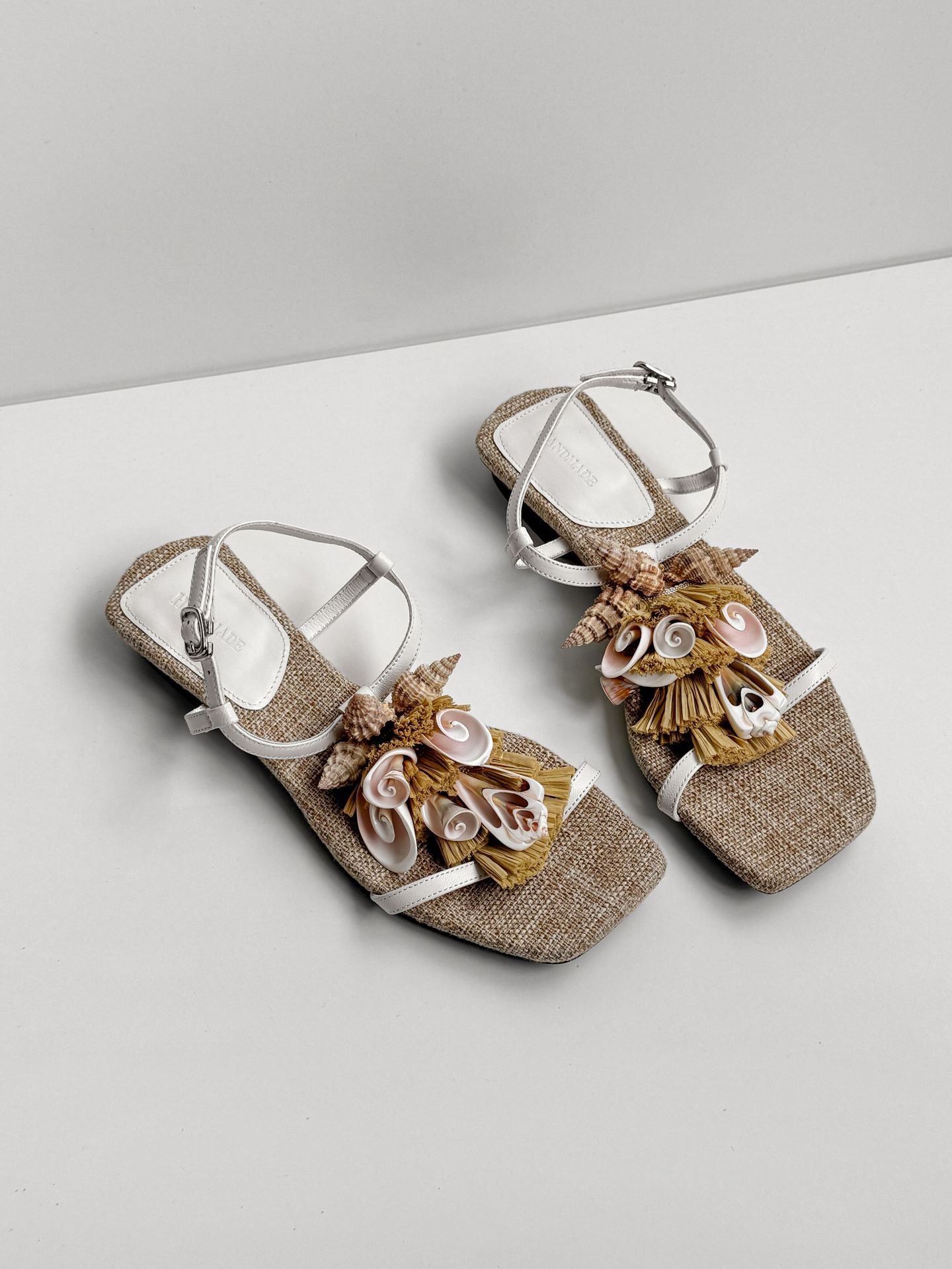 

2025 spring and summer fashion large size sandals female flower lazy one pedal fashion casual open toe word with sandals 39