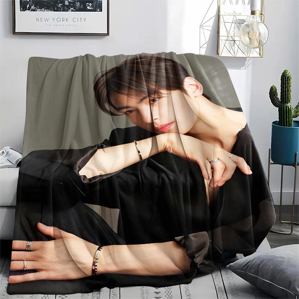 1 STuks Cha Eun-woo Print Flanellen Deken, Hoge Kwaliteit Alle Seizoenen, Woondecoratie, Warmte en Comfort, Perfect voor Kerstcadeaus