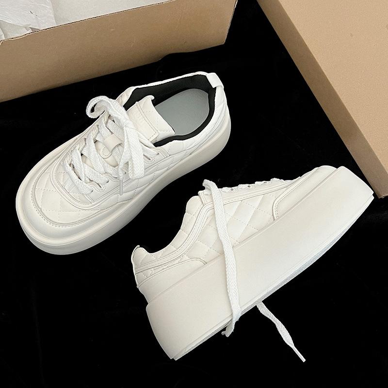 Commuter Fashion Versatile Platform White Shoes Women's 2025 New Autumn Lightweight Low-top Sports and Leisure Board Shoes
