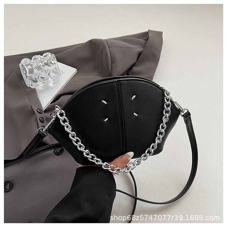

2025 new Internet celebrity shell bag, Korean version of foreign style crossbody shoulder bag, niche design women s bag, chain bag чёрный