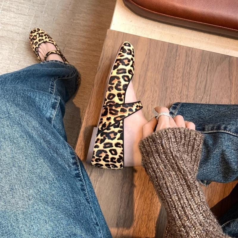 Fashion Summer Women Leopard Flat Shoes 2025 Round Toe Laofers Elegant Fashion Ballet Mary Janes Buckle Up Soft Women Flats Shoes