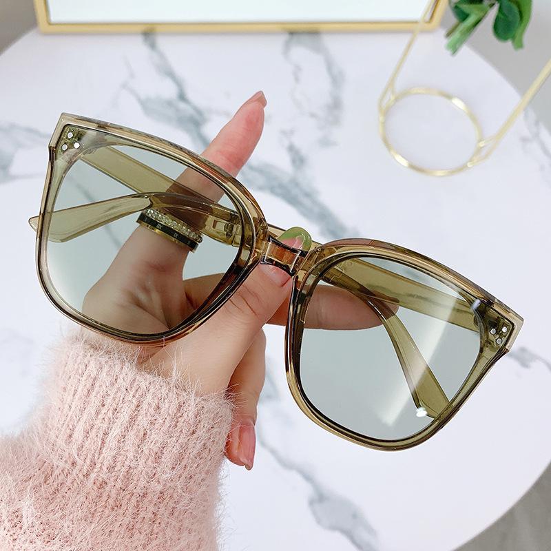 New Trendy Folding Unisex Sunglasses - UV Protection, Stylish Three-Point Design for Driving