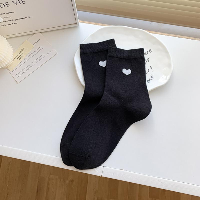 Simple and Trendy Mid-calf Socks for Women with Smiling Faces, Versatile for Autumn, and Boneless Pile Socks