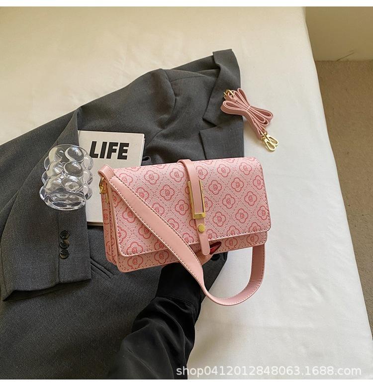 

Женская сумка с высоким чувством, новая осенне-зимняя универсальная сумка, нишевая сумка-мессенджер, маленькая квадратная сумка на одно плечо, сумка под мышкой 2025 ins розовый