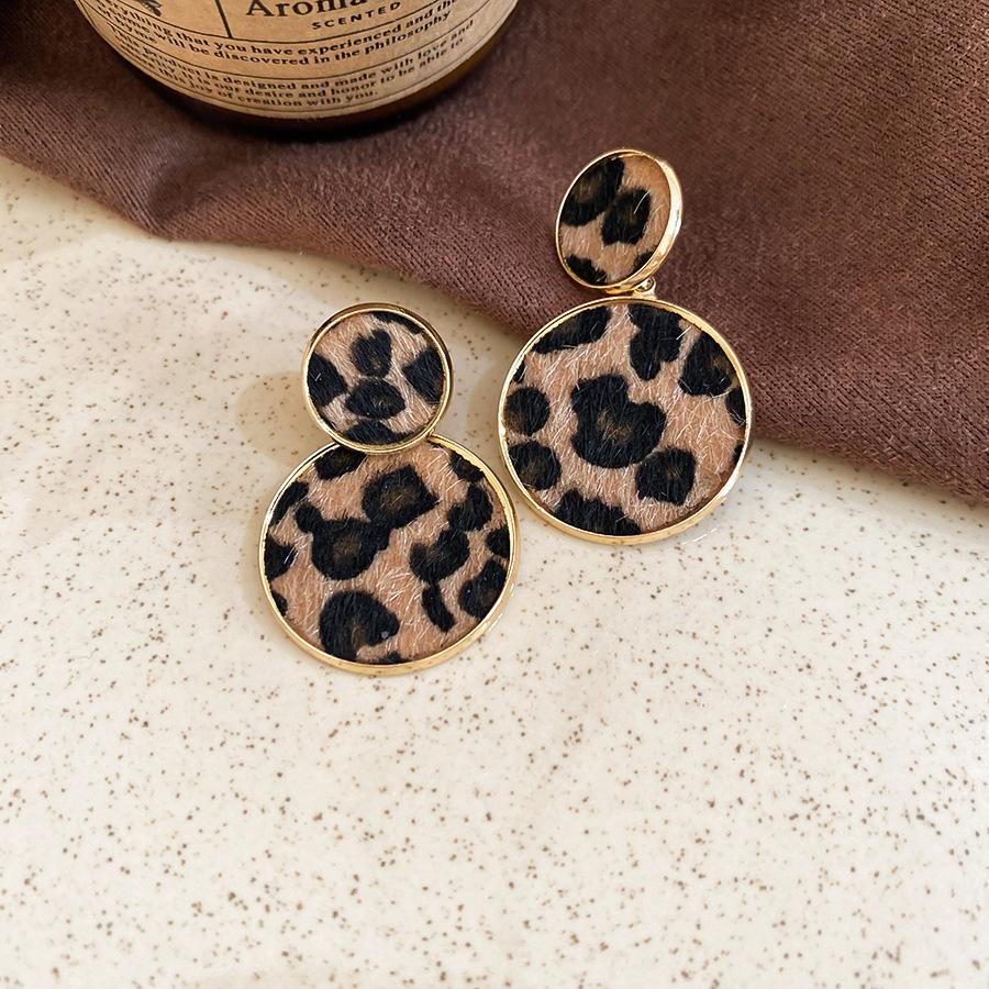 French retro autumn and winter geometric leopard print earrings stud earrings personalized earrings design sense niche