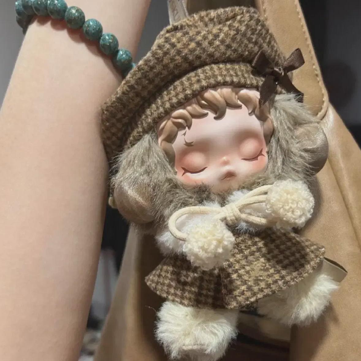 

Popmart продает новую, запечатанную куклу Labubu Skull Panda!