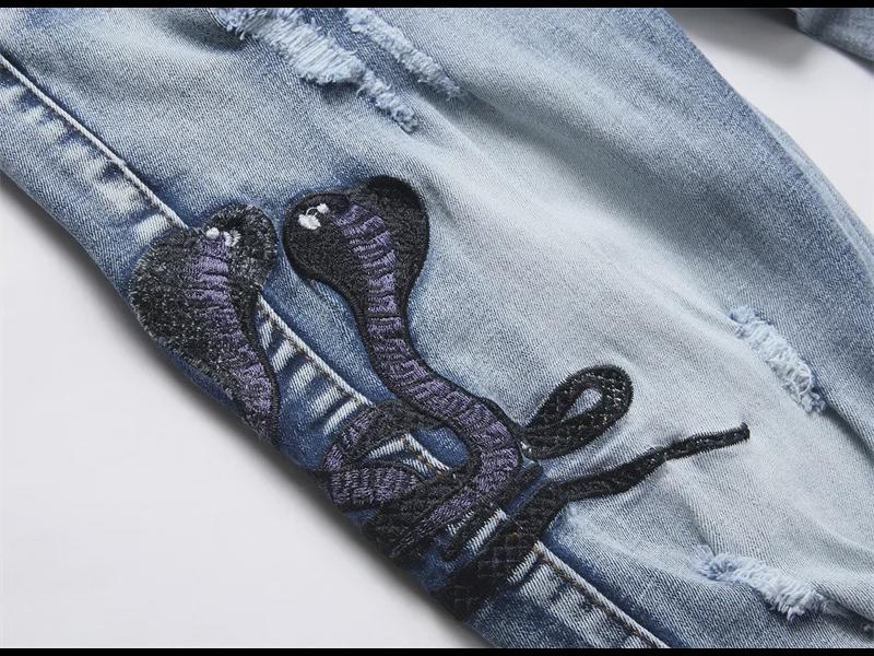 Pánské džíny slim-fit v evropském stylu s modrou výšivkou kobry
