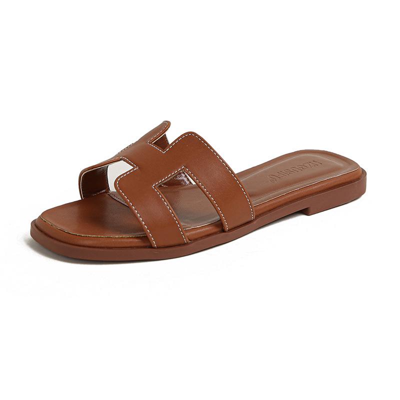 2025 New Trendy Women's Outdoor Sandals: Stylish Spring/Summer Versatile Beach Flats