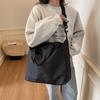  Large Capacity Urban Style Women's Tote Bag for Gym, Travel, and Daily Use with Zipper Closure and Multi-Compartments