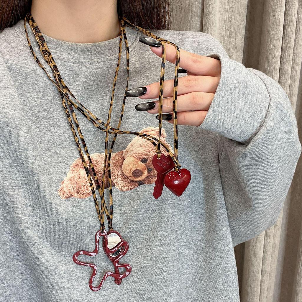 Red Floral Heart Necklace for Women - High-End 2024 Korean Fashion Sweater Chain for Autumn/Winter