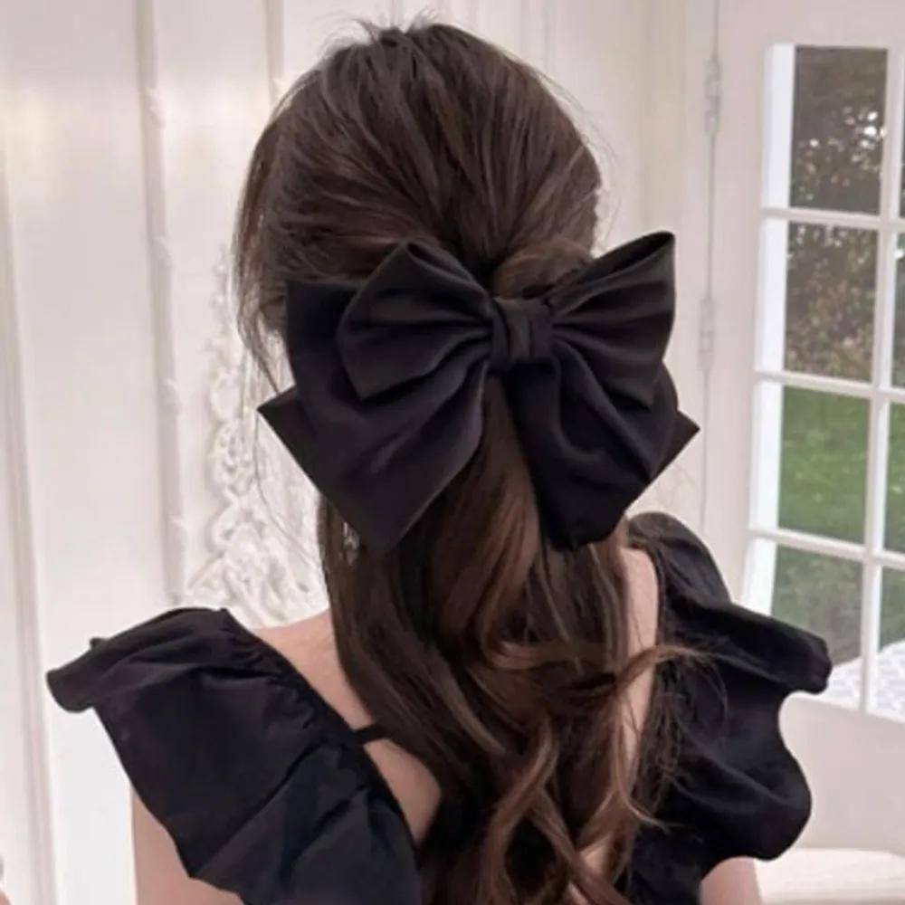 Satin King Ribbon Hairpin Cheongdam Look
