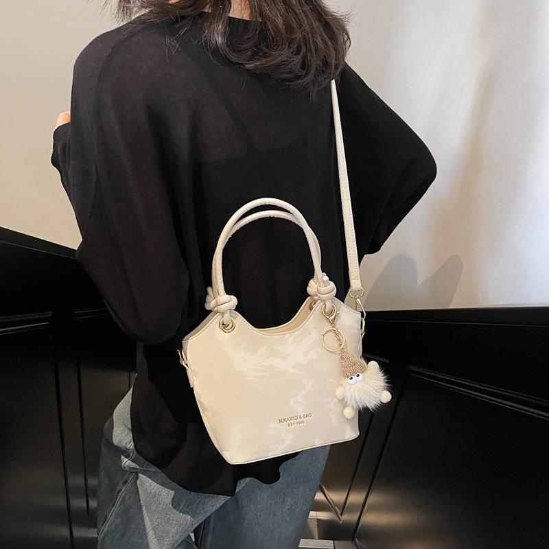 Autumn and winter simple large-capacity commuter underarm bag women's bag 2025 new tote bag versatile oil wax leather shoulder bag