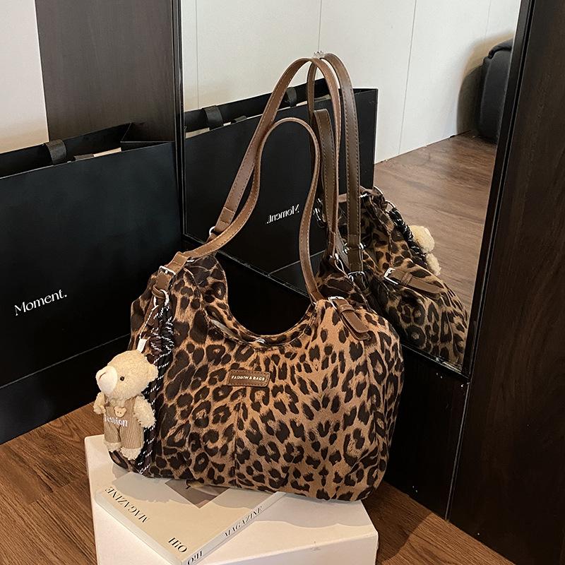 Large Capacity Bag Women's Niche Leopard Print Shoulder Bag Premium Commuter Tote Bag