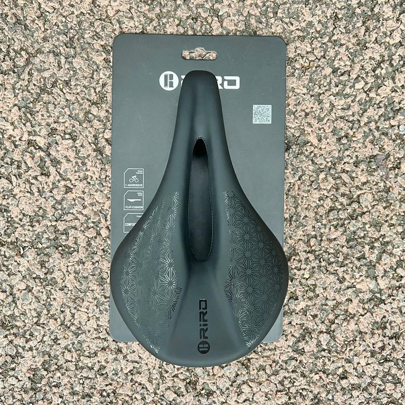 Ultra-Light Carbon Fiber Bicycle Saddle Short Nose Wide Design Road Mountain Bikes