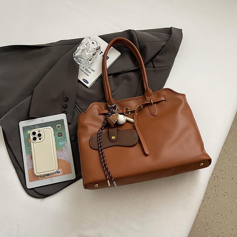 Retro Bag Women's Large Capacity 2025 New Autumn and Winter Versatile Casual Shoulder Bag Simple Work Commuter Tote Bag