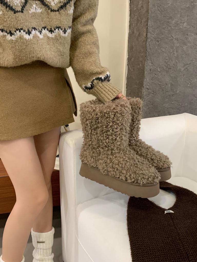 Lamb wool snow boots women's 2025 winter velvet thick-soled warm cotton boots new northeast cold-proof wool cotton shoes