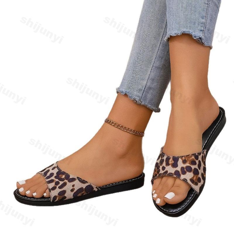 Fashion Women's Slippers Leopard Print Flat Shoes 2025 Summer New Women Flip-flops Anti Slip Fashion Comfortable Outdoor Beach Slippers