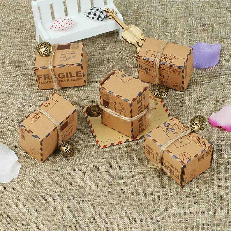 100 ADET Tatil Şeker Hediye Kutusu Kraft Kutular Retro Posta Tarzı Hediye Kutuları Kağıt Noel İkram Çantaları Düğün İçin Parti Hediyelikleri