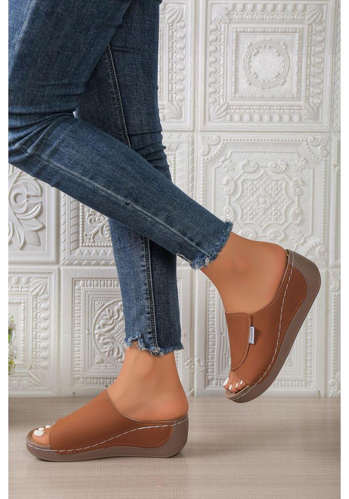 2026 Plus Size Women's Thick Sole Wedge Slippers, Outdoor & Casual, with Fashion Straps and Open Toe Design.