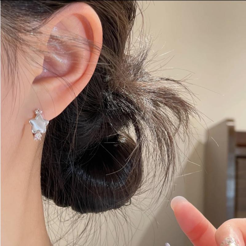Elegant Five-Point Star Ice-Clear Cat's Eye Earrings: Luxurious and Exquisite Niche Design