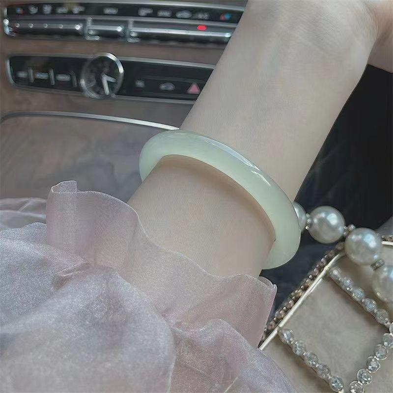Natural Jade Bracelet Fashionable and Simple Women's Jade Bracelet