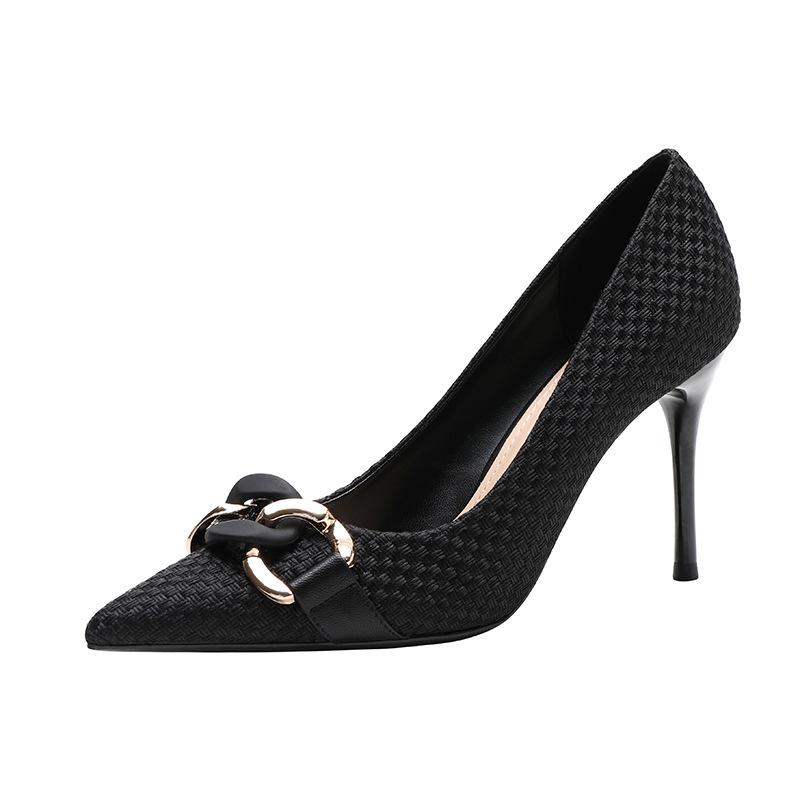 A piece of women's fashion plus-size high heels, women's stiletto pointed banquet shoes