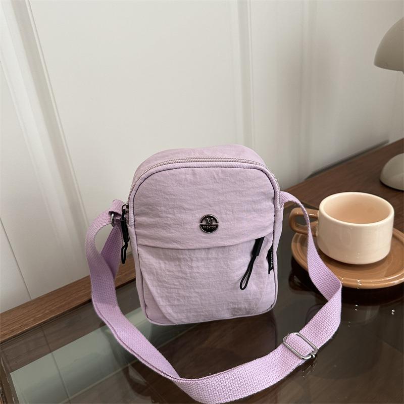 New Commuter Women's Shoulder Bag Crossbody Mobile Phone Bag Women's Simple, Light and Casual Versatile Vertical Small Square Bag Casual