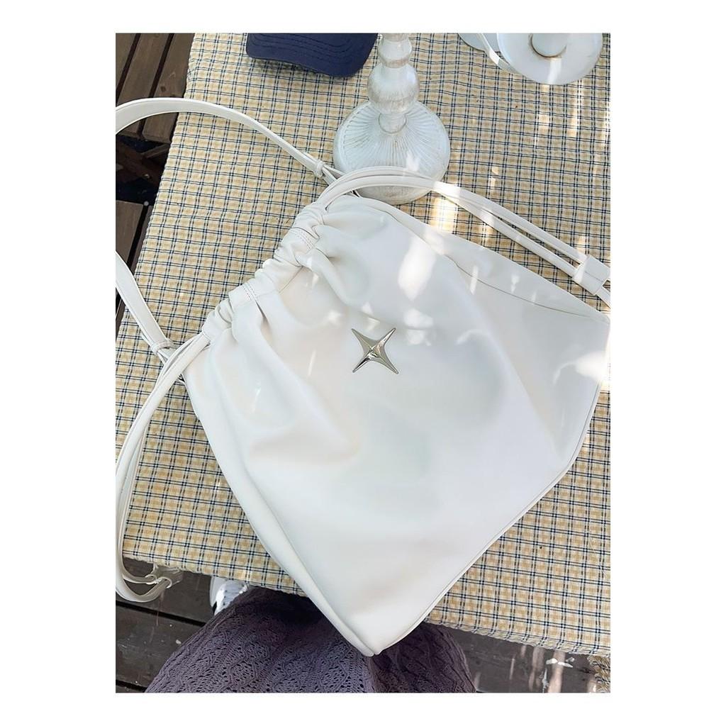 IELGY large-capacity tote bag, commuter shoulder bag, portable.