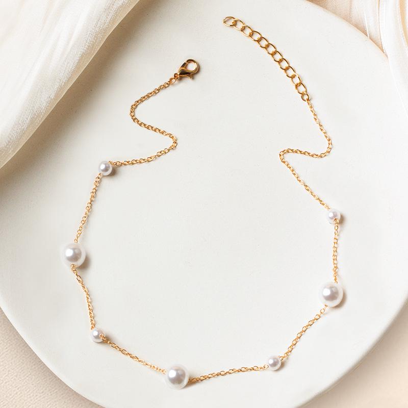 Pearl Necklace: Street Style Chain with Natural Elegance