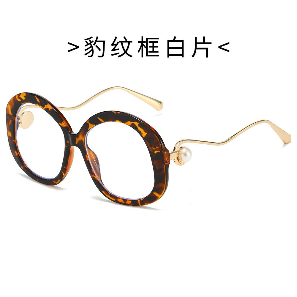 

Trendy Oval Sunglasses For Women & Men Fashionable Pearl-Accent Shades With Luxe Appeal Stylish Eyewear For Every Occasion