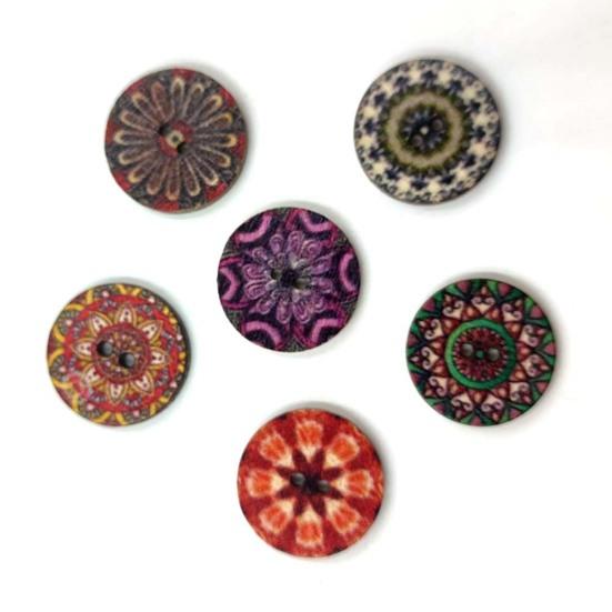 100Pcs Bohemian Style Retro Pattern Round Shape Wooden Buttons Clothing Decor